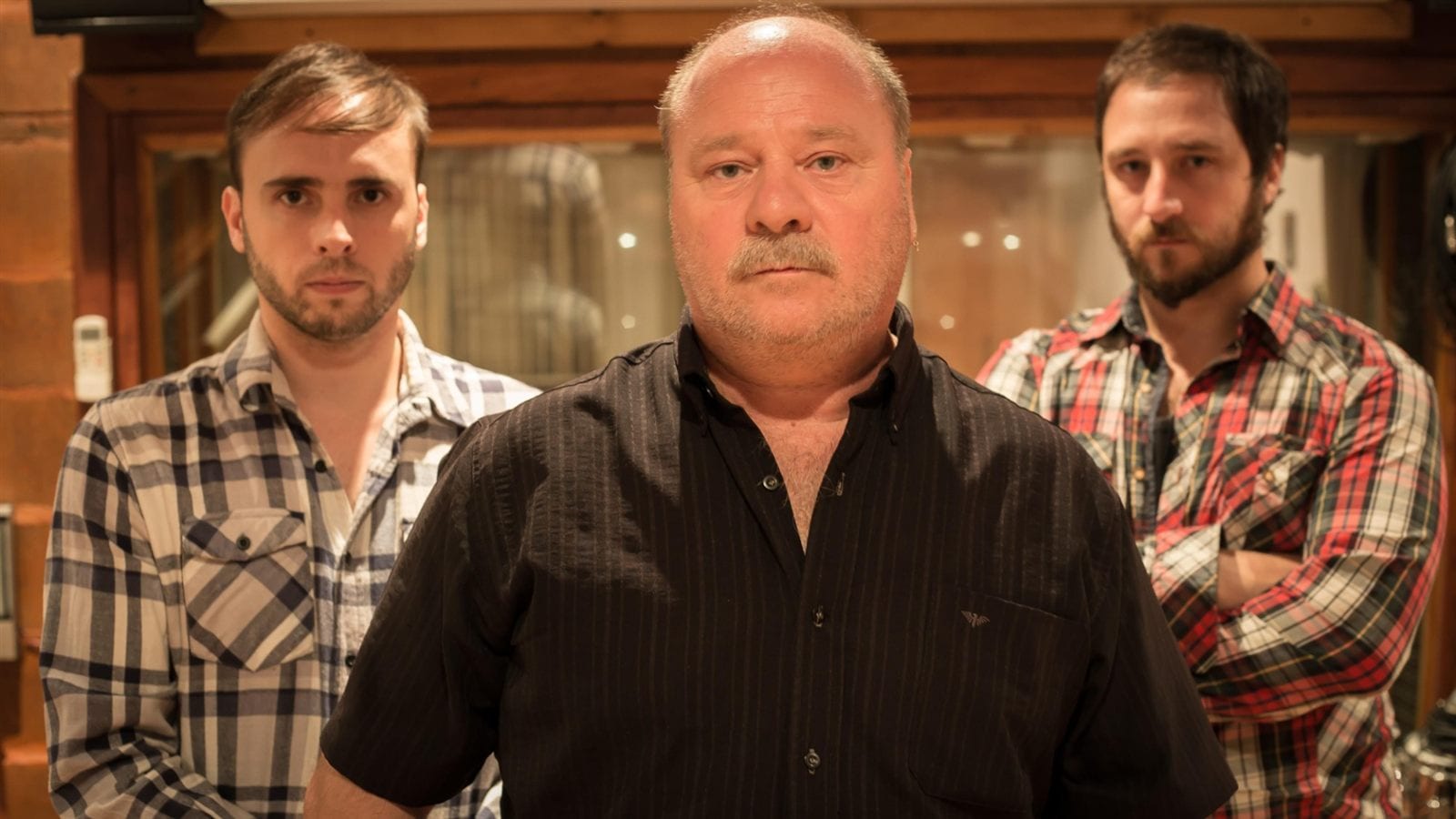 Damián 'Coockzon' Martorelli junto a su papá, Claudio Martorelli, y su hermano, familia de sonidistas, en el estudio El Vikingo